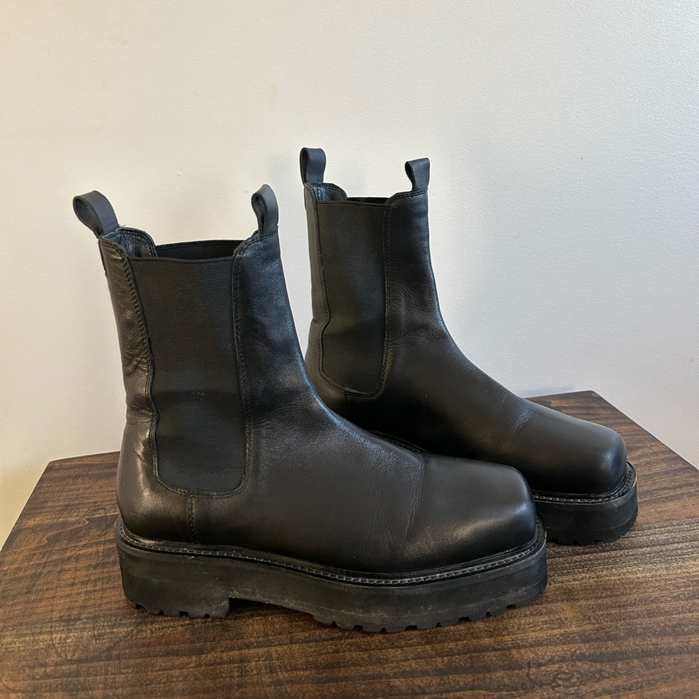 Elegant Black Ankle Boots